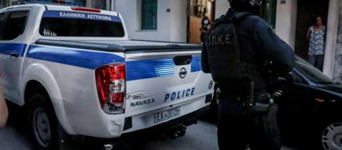 Έφοδος της Αντιτρομοκρατικής σε διαμέρισμα στην Αθήνα - Προσήχθησαν τρία άτομα